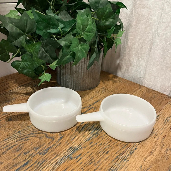 2x Vintage 1960s Jeannette Glasbake oven dish in white milk glass, - Picture 3 of 3